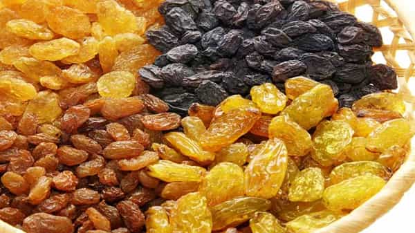 Raisins Benefits: మహిళలు రోజూ ఎండు ద్రాక్షను తింటే మంచిదేనా ? వారిలో ఎలాంటి ప్రభావం ఉంటుందంటే..
