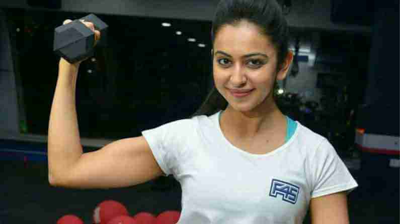 Rakul Preet Singh: హాటెస్ట్ ఫిట్నెస్ ఫ్రీక్... జిమ్ లో చెమట్లు చిందిస్తోన్న అందాల రకుల్.. వీడియో వైరల్