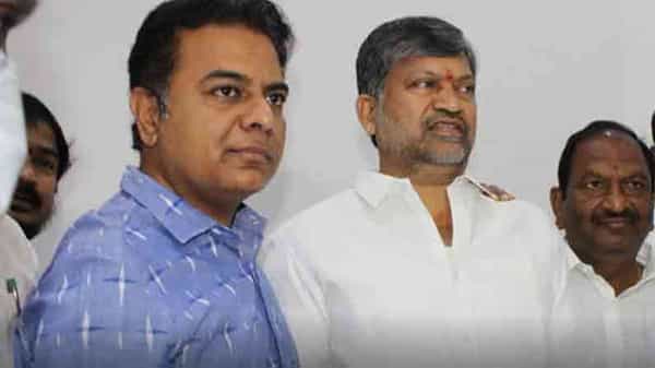L.Ramana: గులాబీ గూటికి చేరిన ఎల్ రమణ.. TRS పార్టీ సభ్యత్వం ఇచ్చి స్వాగతం పలికిన మంత్రి KTR