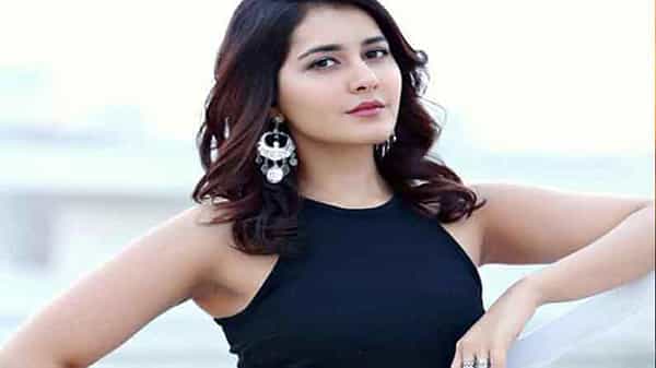 Rashi Khanna: డిటెక్టివ్గా మారనున్న అందాల రాశీ.. మారుతోన్న ట్రెండ్ను ఒడిసి పట్టుకుంటోన్న ముద్దుగుమ్మ.