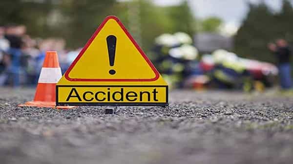 Lorry Accident: కృష్ణా జిల్లాలో ఘోర రోడ్డు ప్రమాదం.. అదుపుతప్పిన లారీ బోల్తా.. ఒకే కుటుంబానికి చెందిన ముగ్గురు మృతి