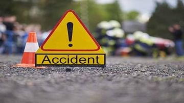 Telangana Road Accidents: తెలంగాణలో రక్తమోడిన రహదారులు.. వేర్వేరు ప్రమాదాల్లో ఐదుగురు దుర్మరణం..