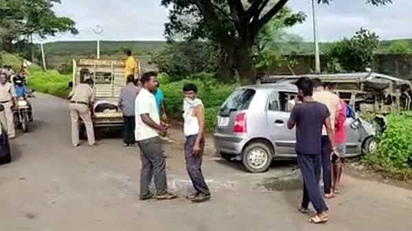 Road Accident: ఘోర రోడ్డు ప్రమాదం.. ఒకే కుటుంబానికి చెందిన ముగ్గురు దుర్మరణం