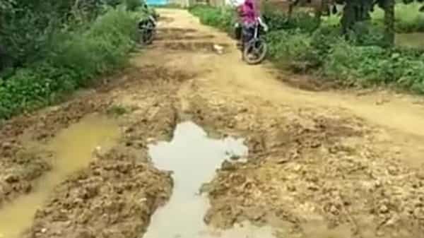 Road Stolen: ఇదేం వింత కేసు! మా ఊరిలో రోడ్డు పోయిందంటూ గ్రామస్తుల ఫిర్యాదు.. ఎక్కడంటే?