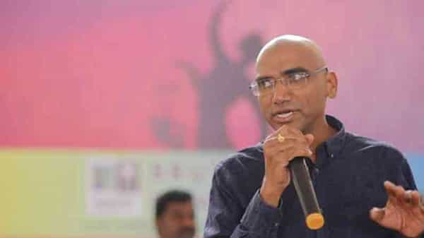 RS Praveen Kumar: అప్పుడు పాట పాడితే ఎన్కౌంటర్.. ఇప్పుడు అదే మాట మాజీ ఐపీఎస్ అధికారి నోట..