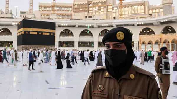 Mecca and Medina: సౌదీ అరేబియా పెద్ద నిర్ణయం.. మక్కా - మదీనాలో మహిళా సైనికులు