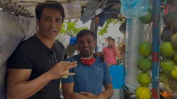 Sonu Sood: రోడ్డుపక్కన ఉన్న జూస్ షాపులో సడన్గా ప్రత్యక్షమైన సోనూసూద్ ..