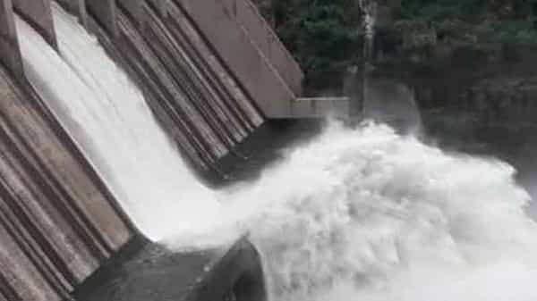 Srisailam Reservoir: ఉప్పొంగి ప్రవహిస్తున్న కృష్ణమ్మ.. శ్రీశైలం ప్రాజెక్టు గేట్లు ఎత్తివేత.. చరిత్రలోనే తొలిసారిగా..