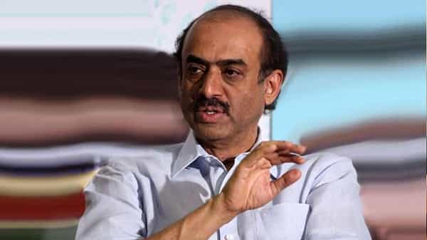 Suresh Babu: కోట్లు ఖర్చు పెట్టే నిర్మాతకే మూవీపై సర్వ హక్కులు.. ఎక్కడ రిలీజ్ చేయాలనేది తన ఇష్టం.. నారప్ప ఓటీటీపై సురేష్ బాబు క్లారిటీ..