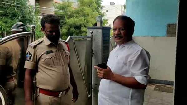 Andhra Pradesh: నేను ఏమైనా వీది రౌడీనా.. పోలీసులపై మాజీ మంత్రి ఆగ్రహం.. అసలు మ్యాటర్ ఏంటంటే..