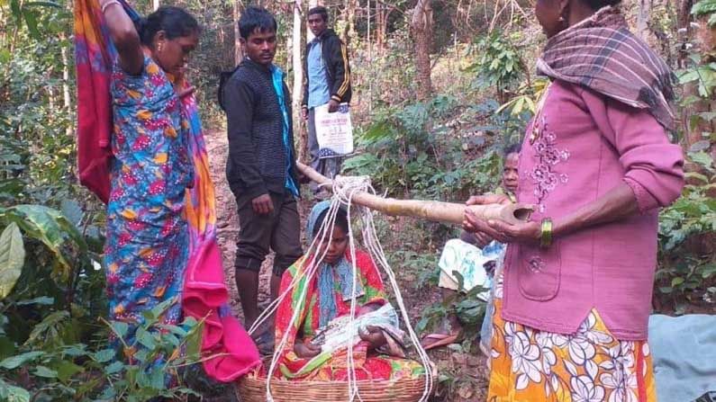 Tribals : వర్ణణాతీతంగా ఏజెన్సీలోని గిరిజనుల కష్టాలు.. గాలిలో దీపాల్లా నిండు గర్భవతులు, నవజాత శిశువుల ప్రాణాలు.!