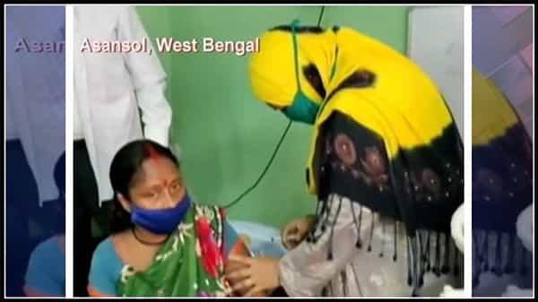 మరో వివాదం..బెంగాల్ లో వ్యాక్సిన్ ఇచ్చిన తృణమూల్ కాంగ్రెస్ కౌన్సిలర్.. సీఎం మమతకు తలనొప్పి !