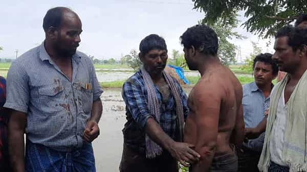 Murder Attempt : తూర్పుగోదావరి జిల్లాలో రెండు వర్గాల మధ్య ఘర్షణ, కత్తులతో దాడులు, ముగ్గురిపై హత్యాయత్నం