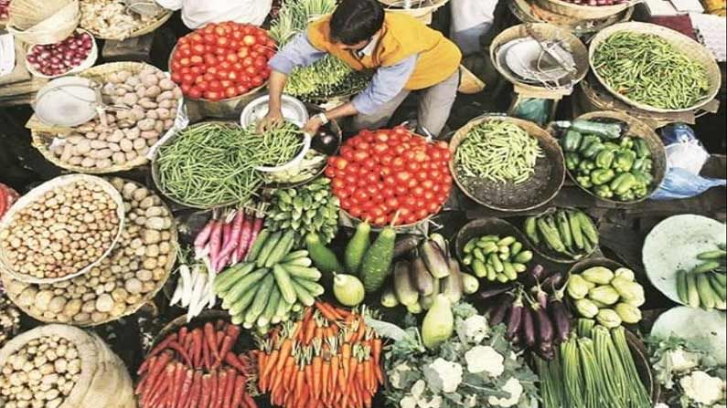 Vegetable Price Rise: వర్షాలకు దెబ్బతిన్న పంటలు.. నాన్‌వెజ్‌ ధరలతో పోటీపడుతూ కొండెక్కుతున్న కూరగాయల ధరలు..