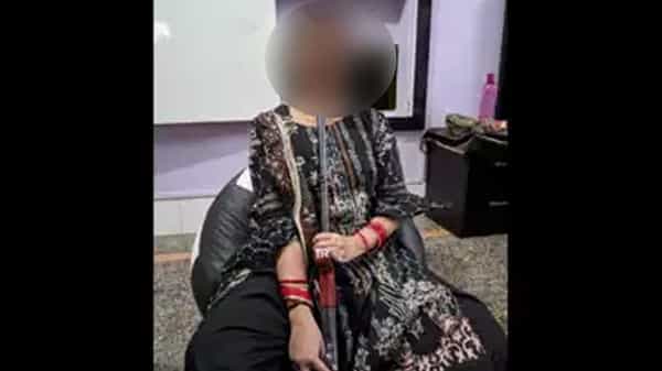 ప్రాణం తీసిన సెల్ఫీ.. తుపాకీతో ఫోటో దిగాలనుకుంది.. కెమెరా బటన్ నొక్కబోయి..
