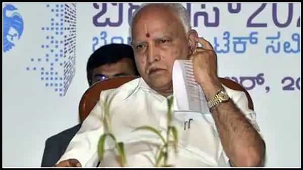 కర్నాటక సీఎం ఎడ్యూరప్ప నాయకత్వ మార్పుపై ఊహాగానాలు..మఠాధిపతులతో మంతనాలు..వరుస ట్వీట్లు