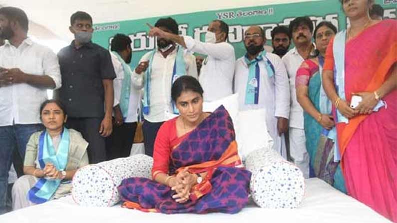 YS Sharmila: ఖమ్మం జిల్లా పెనుబల్లిలో నిరుద్యోగ నిరసన దీక్షలో వైఎస్ షర్మిల హాట్ కామెంట్స్