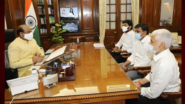 YSRCP: రఘురామపై అనర్హత వేటు తప్పదా.. స్పీకర్కు మరిన్ని ఆధారాలు సమర్పించిన వైసీపీ
