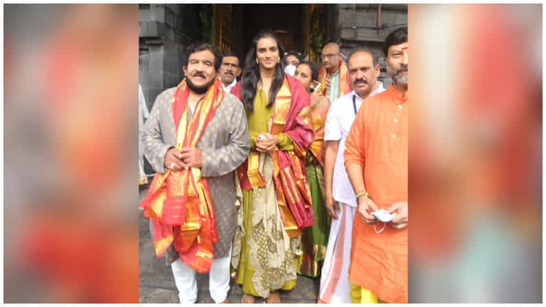 ఒలింపిక్ మెడల్ గెలిచాక శ్రీవారిని దర్శించుకోవడం చాలా ఆనందంగా ఉందని చెప్పారు సింధు. 