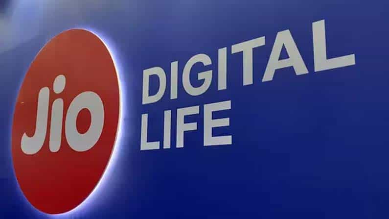 టెలికాం రంగంలో ఎన్నో అద్భుతాలకు తెర తీస్తోన్న రిలయ్సన్ జియో తాజాగా మరో సంచలనానికి తెర తీస్తోంది.