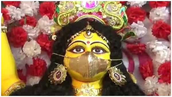 ఆ దుర్గా మాతకు 20 గ్రాముల గోల్డ్ మాస్క్.. కోవిడ్ పై భక్తుల్లో అవగాహన కలిగించడానికే ! ఎక్కడంటే..?