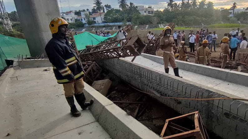 మధురైలోని నత్తం సమీపంలో నిర్మాణంలో ఉన్న ఫ్లైఓవర్ ఒక్కసారిగా కూలిపోవడంతో జరిగిన ప్రమాదం