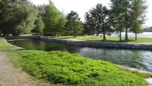 ప్రపంచంలోనే అతి చిన్న నది.. అక్కడి నీరు ఎండకాలంలో చల్లగా .. చలికాలంలో వెచ్చగా ఉంటాయి.. ఎక్కడుందంటే..