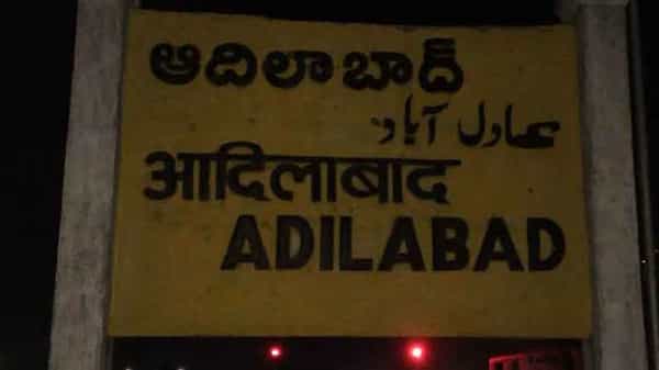 Adilabad BJP Leaders: దాబా పే చర్చా.. అయ్యో హస్తం వీడి తప్పు చేశామా..?