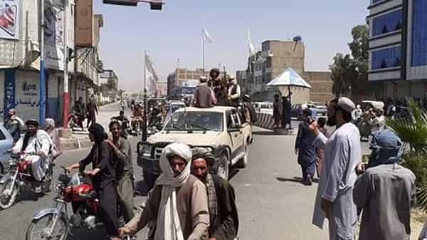 Afghan Crisis: విదేశాల్లో శిక్షణ తీసుకున్న సైన్యాన్ని, పైలెట్లను విధుల్లోకి చేరమంటున్న తాలిబన్లు.. ప్రపంచ దేశాల్లో ఆందోళన