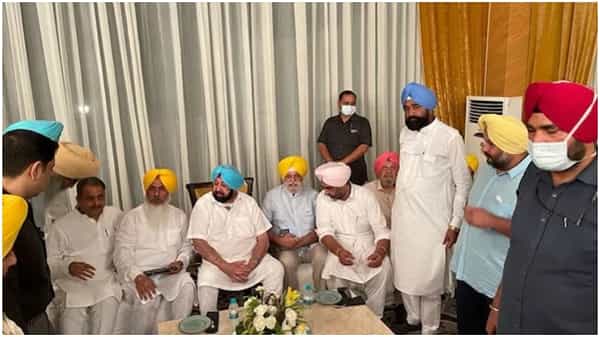 Punjab Congress Crisis: డిన్నర్ పార్టీ వేదికగా సీఎం అమరీందర్ బలప్రదర్శన.. ముగ్గురు మంత్రులు డుమ్మా