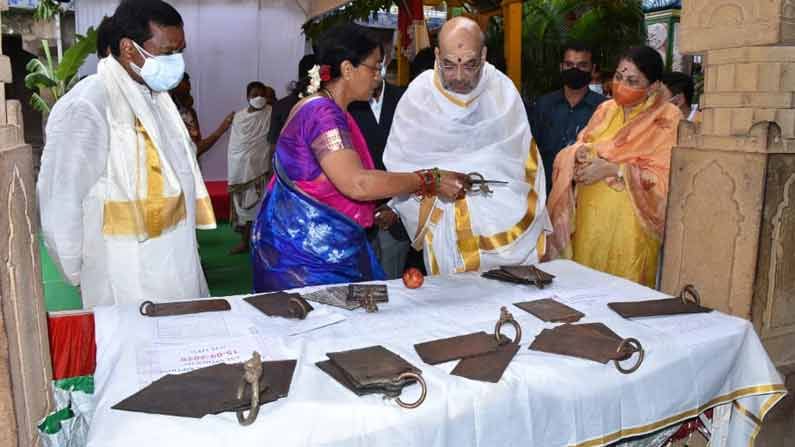 Home Minister Amith Sha: తవ్వకాల్లో బయల్పడిన రాగి శాసనాలను చూసిన అమిత్ షా.. ప్రదర్శనకు పెట్టాలని సూచన