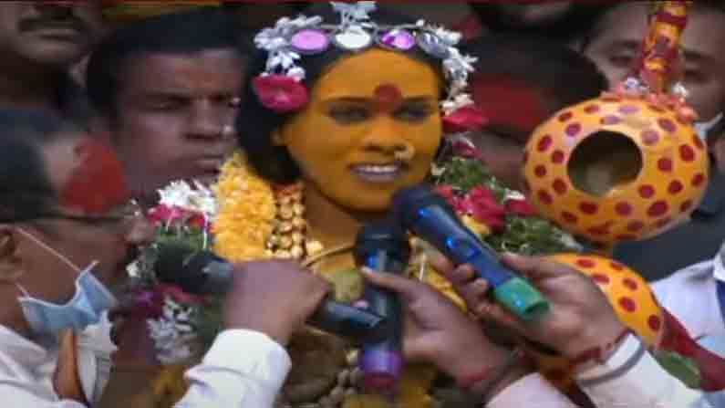 Rangam Bhavishyavani: ఎంతటి రోగాలనైనా పారద్రోలుతా.. లాల్ దర్వాజ ఆలయంలో అనురాధ భవిష్యవాణి