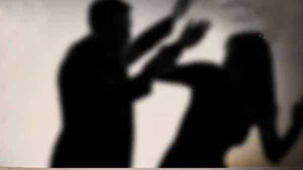 Peddapalli: ఖానాపూర్లో యువతిపై దుండగుడి దాడి.. నోట్లో పురుగుల మందు పోసి పరారీ
