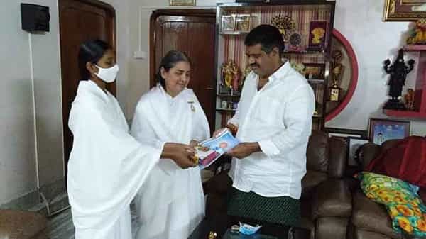 Avanthi Srinivas: సోదరి ద్వారా మనసా, వాచా, కర్మణా, పవిత్రంగా, సత్సంగ జీవిత రూపకల్పనే రాఖీ పండుగ ప్రత్యేకత: మంత్రి అవంతి