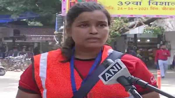 Boxer Ritu : కడు పేదరికంలో యువ బాక్సర్.. పొట్టకూటి కోసం పార్కింగ్ టికెట్ల విక్రయం