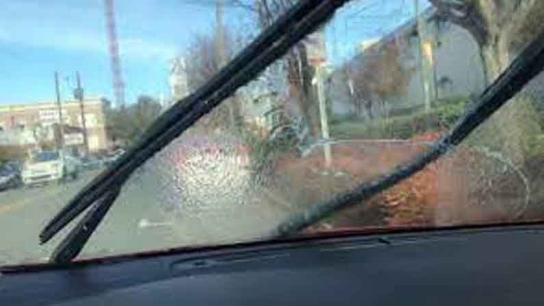 Car Care in Rain: వర్షంలో కారు అద్దంపై నీరు నిలిచిపోతోందా? ఇలా చేసి చూడండి..