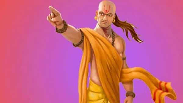 Chanakya Niti: ఈ ఏడుగురిని కాలితో తాకరాదు.. తాకితే వచ్చే పాపాలకు పరిహారం లేదంటున్న చాణక్య