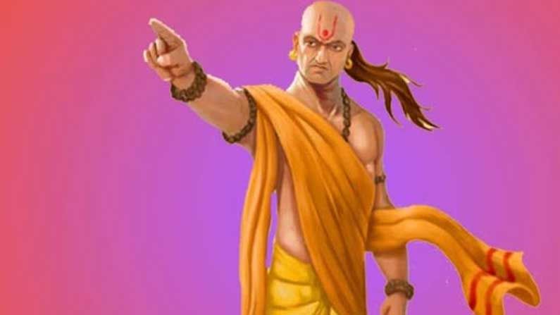 Chanakya Niti: ఈ ఏడుగురిని కాలితో తాకరాదు.. తాకితే వచ్చే పాపాలకు పరిహారం లేదంటున్న చాణక్య