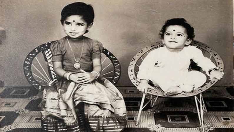 Childhood Photo: ఈ ఫొటోలో ఎవరో గుర్తుపట్టారా..చిరు మూవీకి వెళ్లి సైకిల్ పోగొట్టుకుని హీరోగా ఎదిగి చిరుతో సైకిల్ గిఫ్ట్‌గా అందుకున్న హీరో