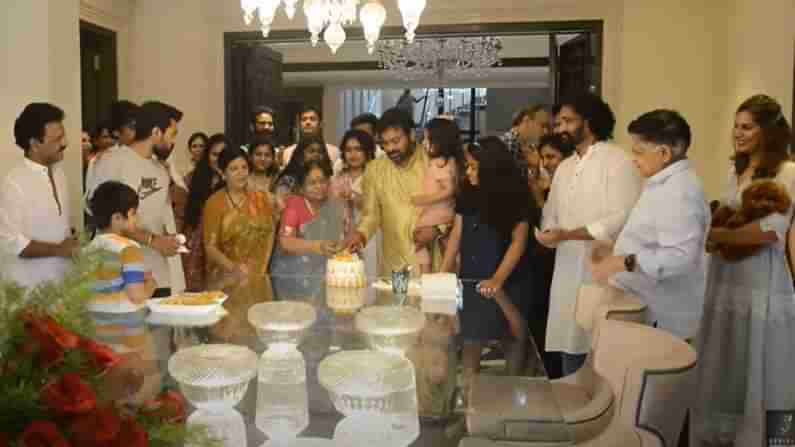 Megastar Chiranjeevi: మెగాస్టార్ చిరు బర్త్ వేడుకల్లో మెగా బ్రదర్స్, అల్లు అరవింద్ ఫ్యామిలీ సందడి.. వీడియో వైరల్