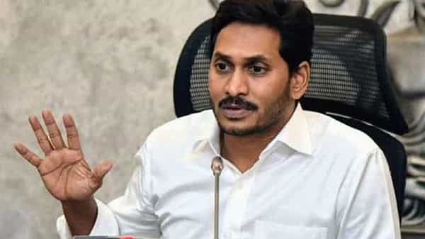 Andhra Pradesh: నకిలీ చలాన్ల పై సీఎం సీరియస్.. ఇంత జరుగుతుందటే ఏం చేస్తున్నారంటూ మండిపాటు..