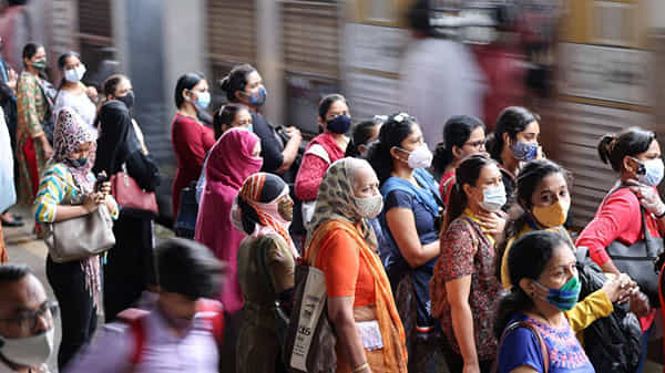 Coronavirus: కరోనా ముప్పు ఇంకా పొంచి ఉంది.. పండగ సీజన్లో మళ్లీ పడగవిప్పొచ్చు.. రాష్ట్రాలను అలెర్ట్ చేసిన కేంద్రం.