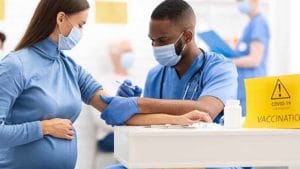 Corona Vaccine: మహిళలు టీకా తీసుకుంటే గర్భధారణకు ఇబ్బంది కలుగుతుందా? నిపుణులు ఏం చెబుతున్నారు?