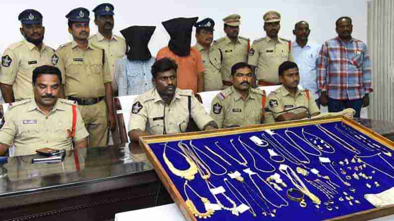 AP Crime News: కర్నూల్‌ జిల్లాలో ఇద్దరు దొంగల అరెస్ట్..  కోటి విలువ చేసే బంగారు ఆభరణాలు స్వాధీనం..