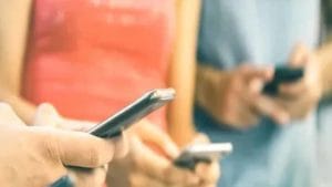 ఆర్టిఫిషియల్ ఇంటలిజెన్స్‌‌తో  ఫోటోలను నగ్నంగా చూపించే యాప్స్‌.. అమ్మాయిలూ జర జాగ్రత్త