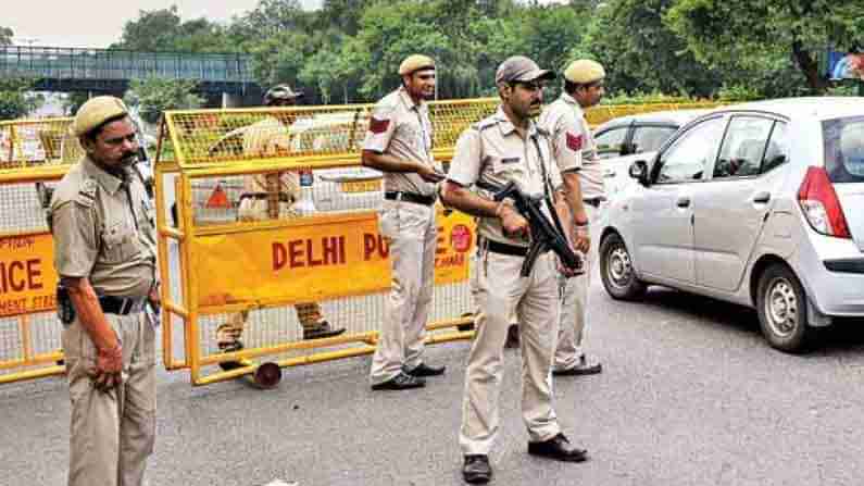 Delhi Encounter: దేశ రాజధాని ఢిల్లీలో ఎన్‌కౌంటర్‌.. పోలీసుల కాల్పుల్లో ఇద్దరు నేరస్థుల హతం..