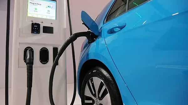 EV Recharge: ఎలక్ట్రిక్ వాహనాల బ్యాటరీ ఛార్జింగ్ కి ఎంత ఖర్చు అవుతుంది..ఎంత సమయం పడుతుంది తెలుసా?