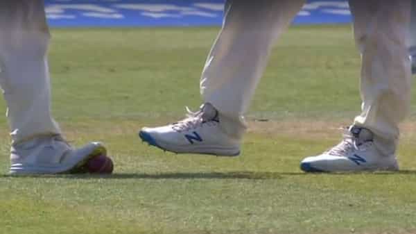 IND vs ENG: బాల్ టాంపరింగ్..! బూట్లతో బంతి ఆకారం మార్చేందుకు ఇంగ్లండ్ ఆటగాళ్ల ప్రయత్నం.. హెచ్చరించని అంపైర్లు