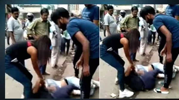 Viral News: బాయ్ఫ్రెండ్ కోసం యువతుల ఫైట్... నడి రోడ్డు కాస్తా బాక్సింగ్ రింగ్ అయిపోయింది