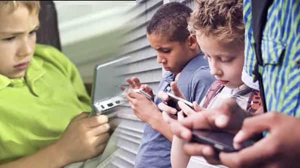 Gadgets Impact on Children: మీ చిన్నారులు మొబైల్తో ఎక్కువ సమయం గడుపుతున్నారా? జాగ్రత్త..వారికి ఈ ప్రమాదం పొంచివుంది!